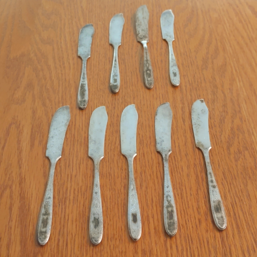 Vintage Community Silver Plate Butter Knives 9